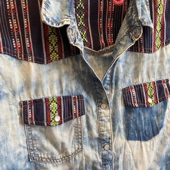 Fun Textile Bleached Button Up Shirt Small - Picture 2 of 4